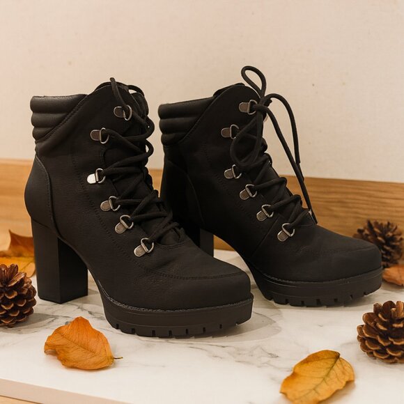 NWOT Daisy Fuentes Heeled Lace-Up Boots | Chunky Heel | Size 7.5M - Picture 1 of 9